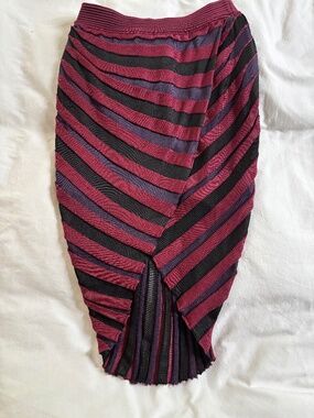 Brand New LE LIS (Le Lis Blanc) Luxury Knit Striped Midi Skirt – Size M (NWT)